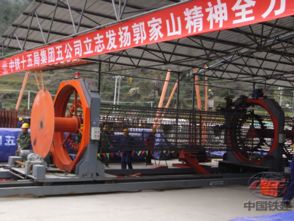 陜西省公路界首臺鋼筋籠滾焊機(jī)亮相十天高速